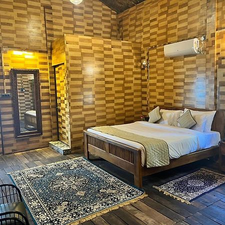 Sterling Padam Pench Hotel Khawasa Ngoại thất bức ảnh